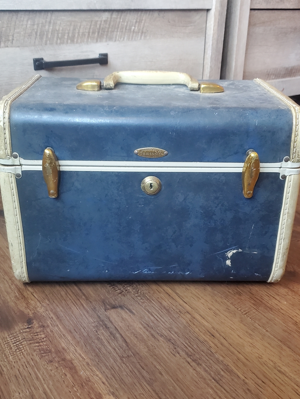 Vintage 1950s Samsonite Blue and Cream Hard-Sided Train Case
